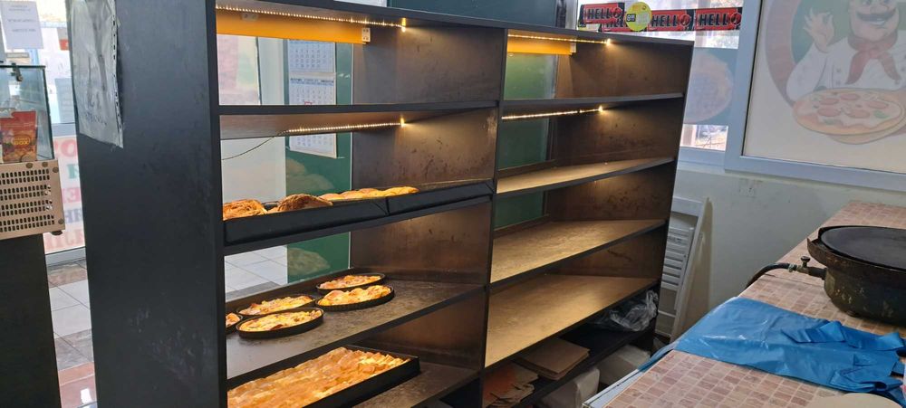 Хладилна витрина,Гофретник,Тестомесачка,Стелаж за закуски