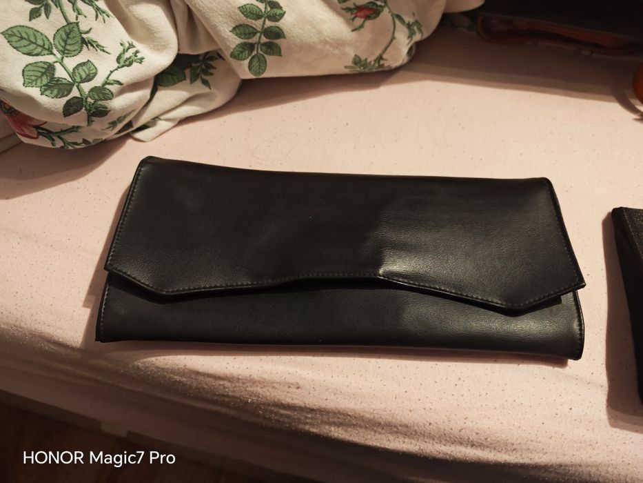 Plicuri dama, piele și material lucios