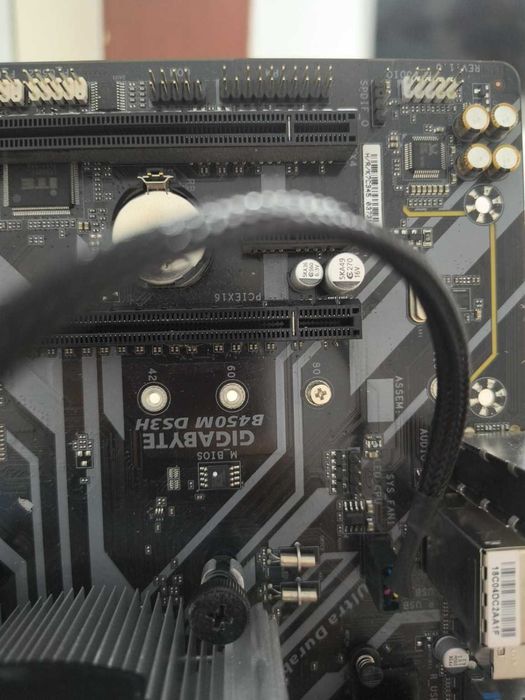 Kit Ryzen 5 3400G Vega 11 + Gigabyte B450M DS3H + Wraith Spire