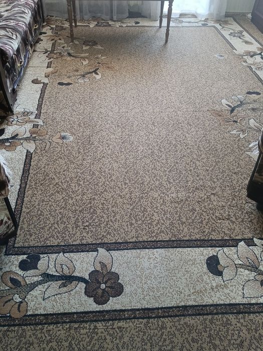 Ковёр коричневый