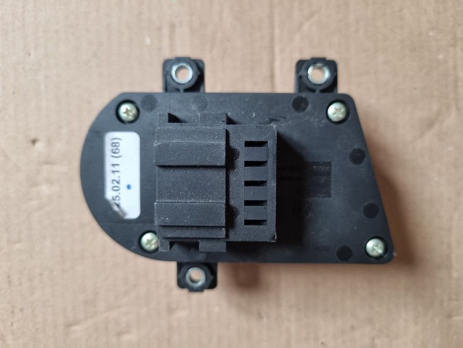 Buton reglaj scaun stanga VW Passat B7 CC B6