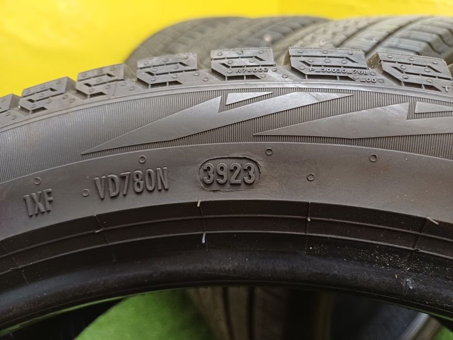 Шины 245/40 R18 Pirelli комплект.