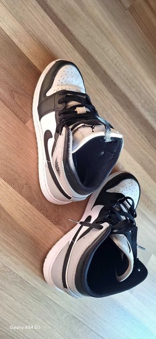 Air Jordan 1 Mid GS "Light Smoke Grey" mărimea 37.5 :•