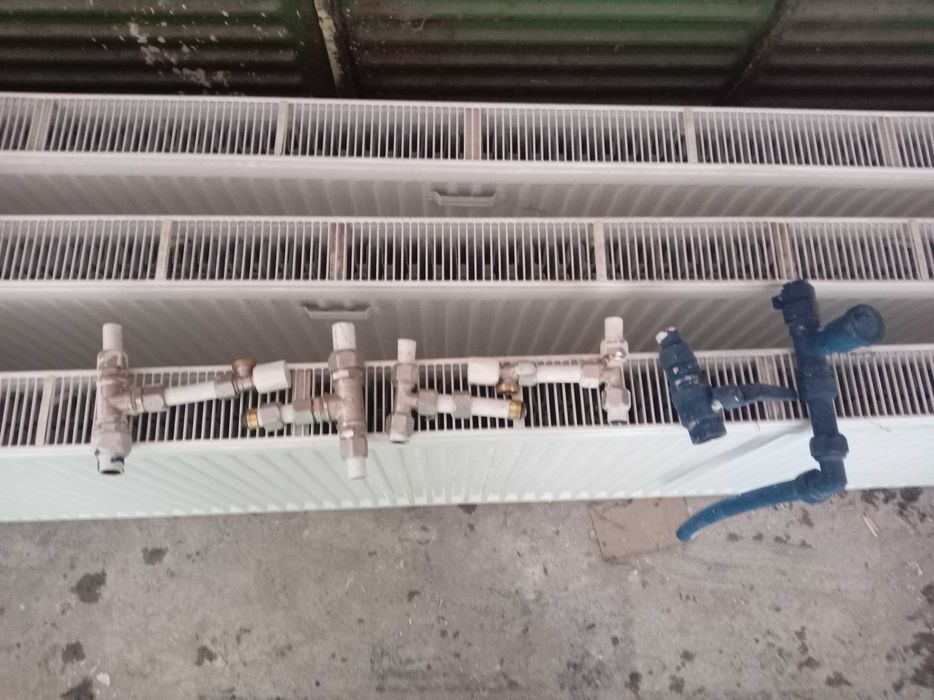 Панелни стражишки радиатори 3 бр с размери 2300/60/10