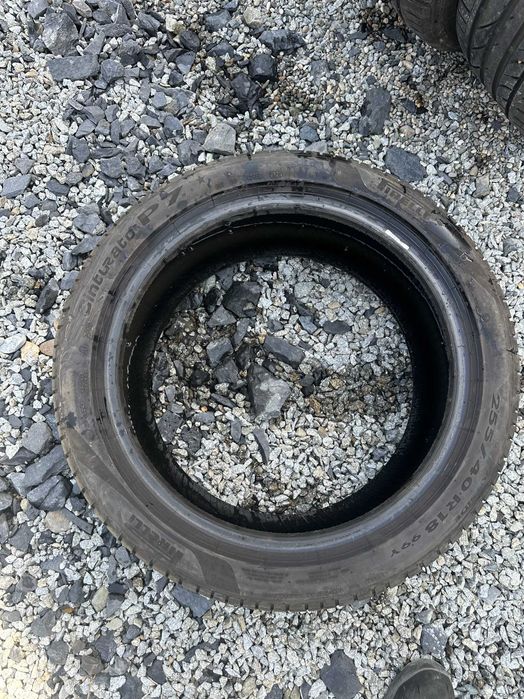 Pirelli 255/40R18 - Anvelope Vara, Stare excelenta, Livrare Rapida, DOT 2025!