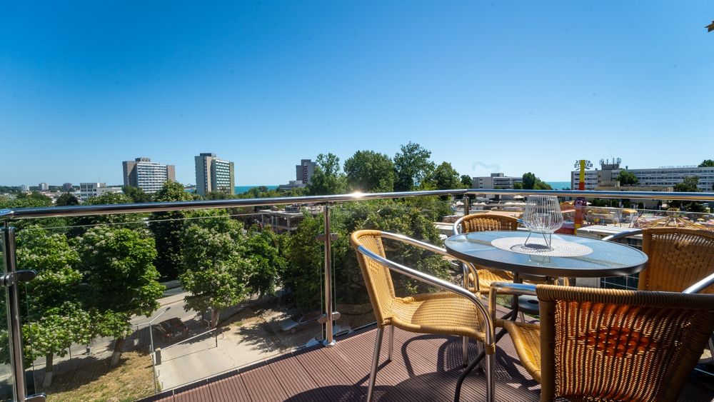 Vand apartament cu vedere la mare