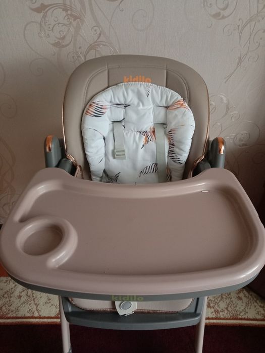 Продается детский столик до 3-х лет