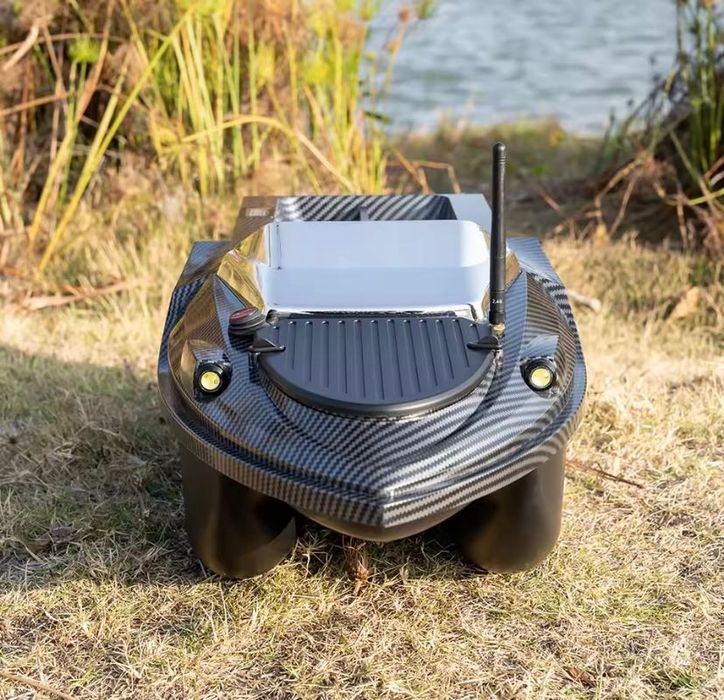 Лодка за захранка V080 Карбон