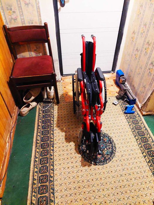 Продам новую американскую детскую инвалидную коляску