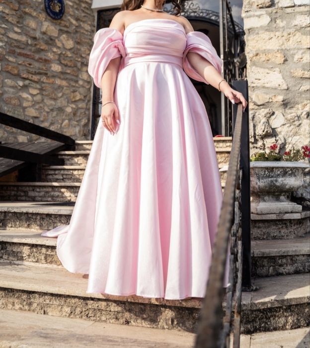 Rochie lunga cu trena.