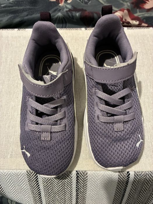 Adidasi Puma numarul 24