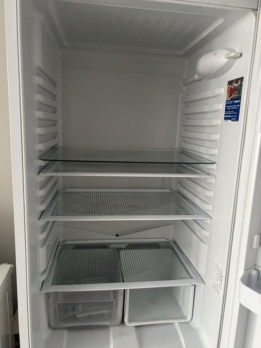 Продам холодильник Indesit