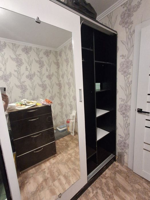Продам шкаф-купе с зеркалом
