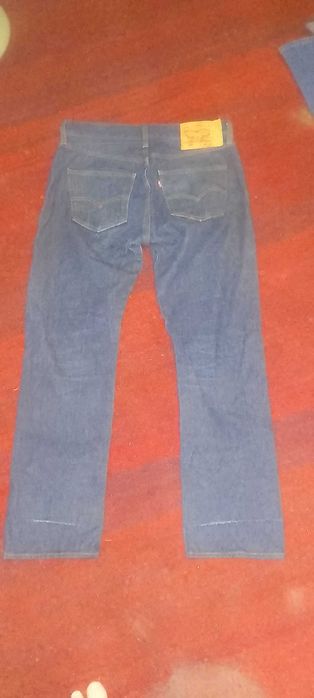Levis 501 Продаются джинсы.
