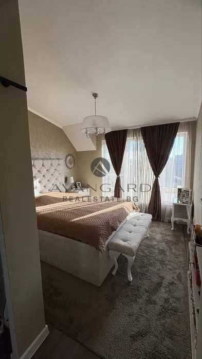 Продава се Тристаен апартамент в Пловдив, Кючук Париж - 200 кв.м за 1097 €/кв.м - Снимка #4