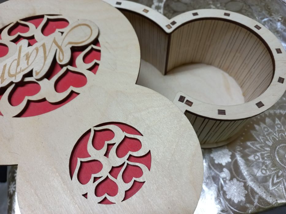 Шкатулка деревянная.