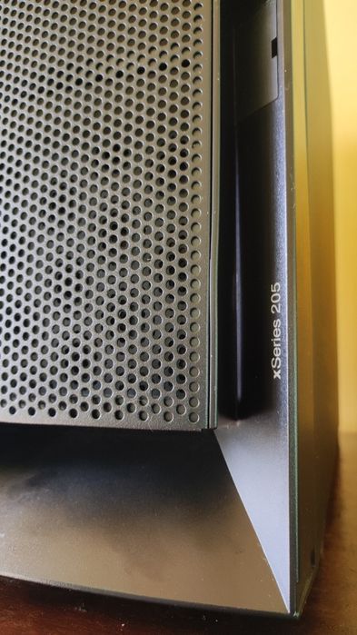 Компютърна кутия IBM eServer xSeries 205 (с захранване)