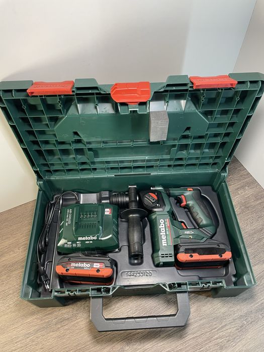 Vând rotopercutor Metabo