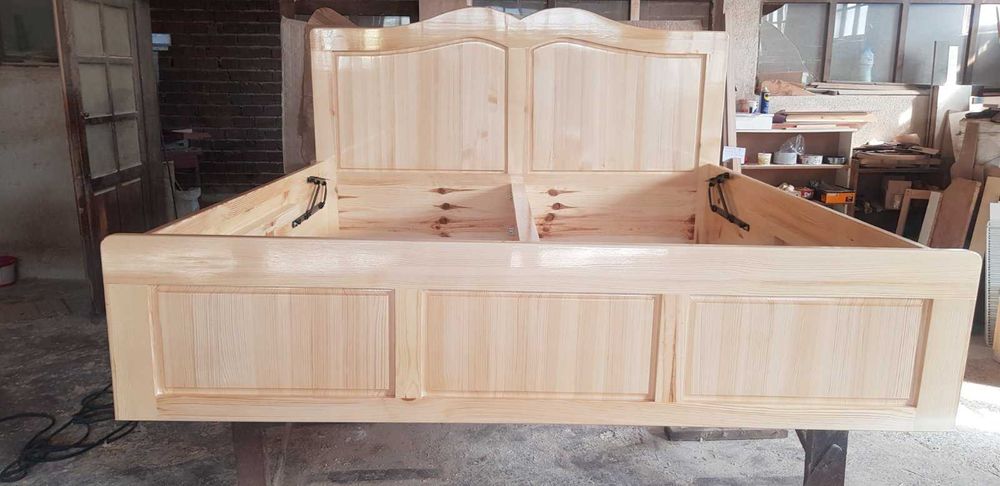 Спалня с 4 чекмеджета, с 2 високи табли -МАСИВ. Налична!