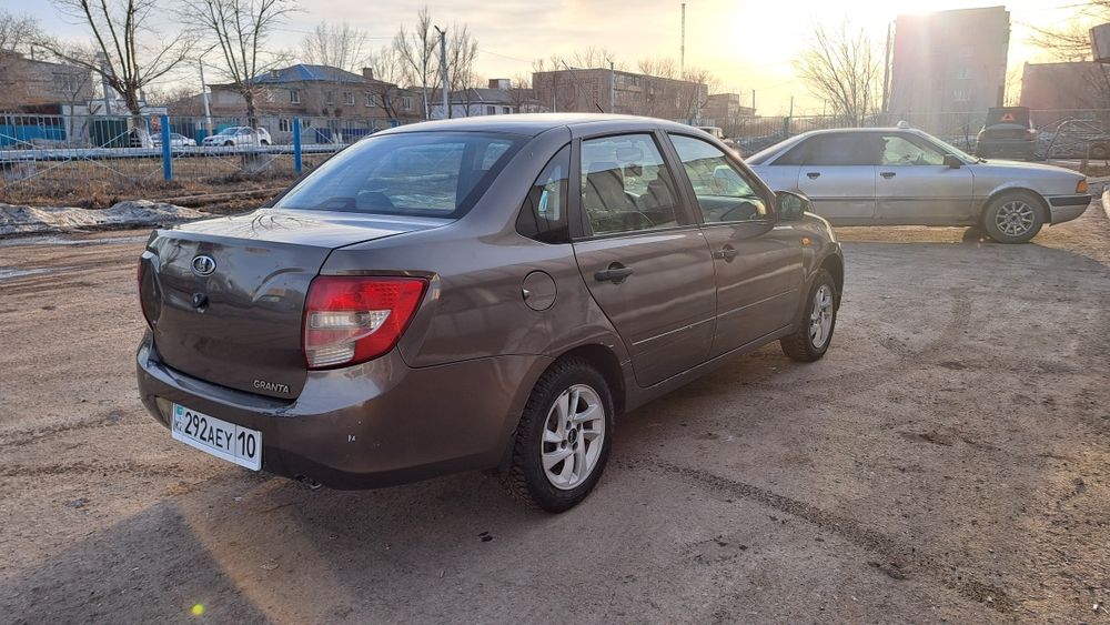 Лада Гранта продам 2017