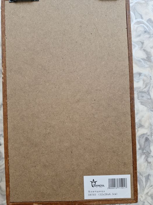 Продам ключницу  новую