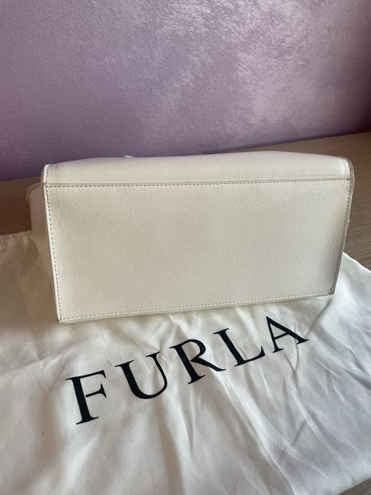 Furla-среден към голям размер