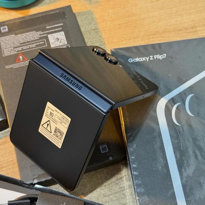 Samsung Z Flip 7  12/256gb Jet Black