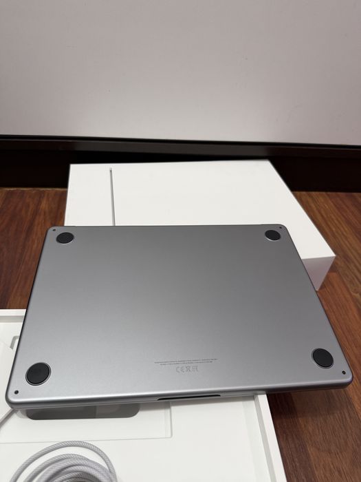 Macbook Air M3 impecabil