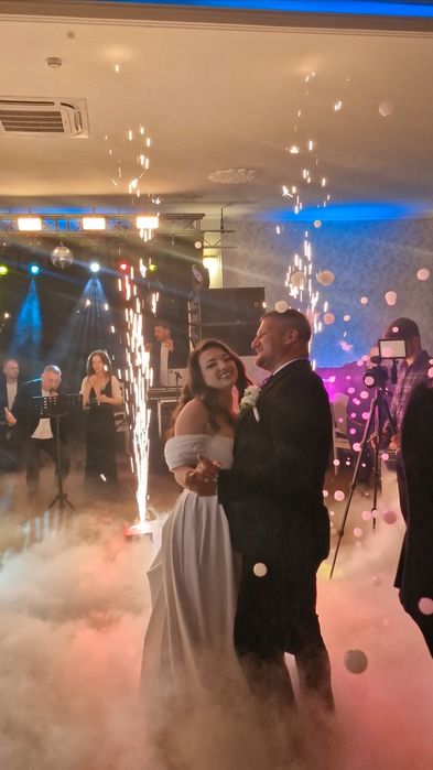 Laser*Fum/Baloane*Artificii*Oglindă  magică*Dj*sound*lumini*solisti