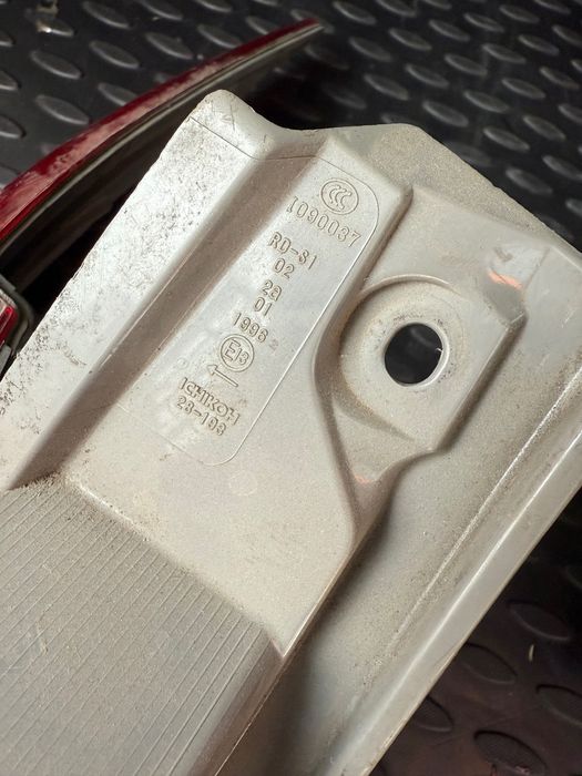 Задние фонари эстима пара