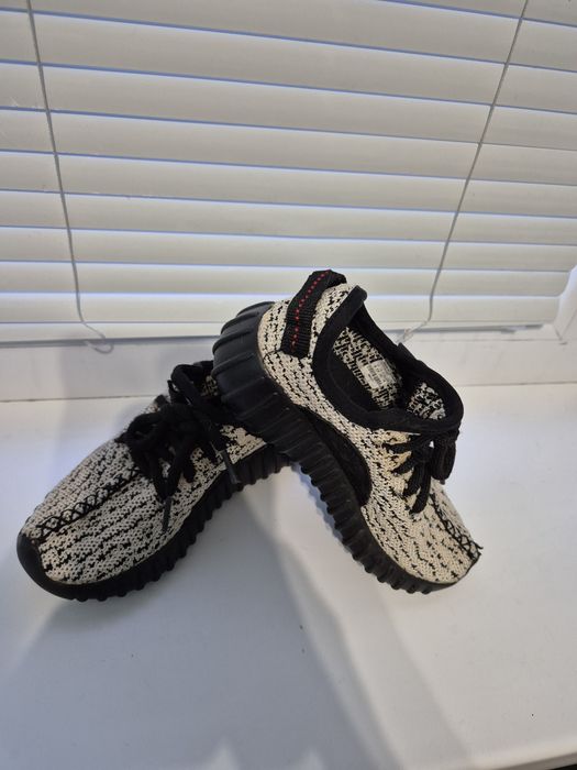 Оригинални маратонки adidas yezzy boost. 
Носени два пъти ,защото не у