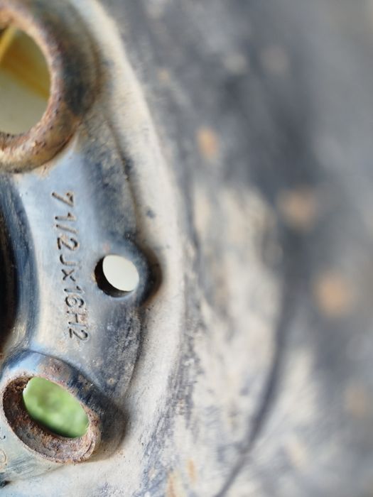 Продам колесо 215/55 R16