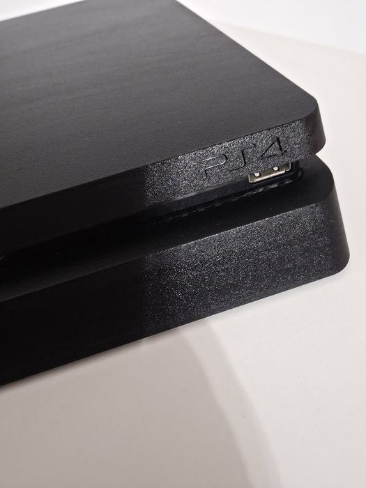 Consola PlayStation 4 slim