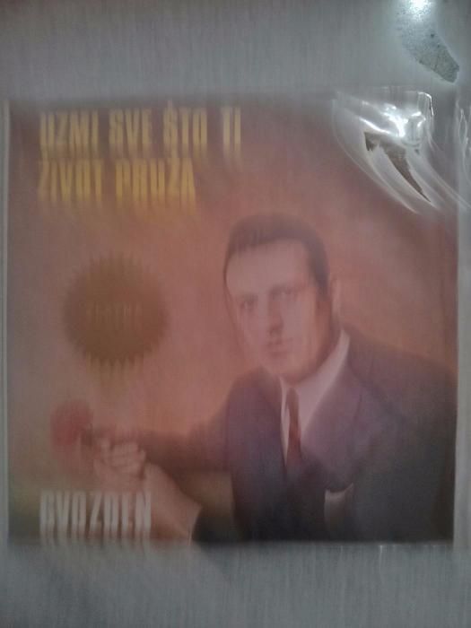 Продавам около 100 грамофони плочи от 60 и 70 години