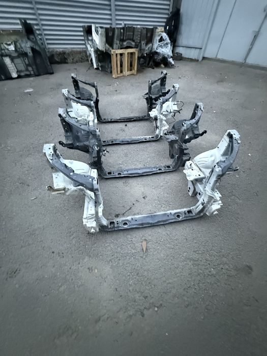 Рамка радиатора (телевизлр ) на Lexus RX 350