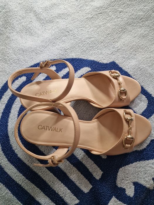 Vand sandale Catwalk elegante,foarte comode.