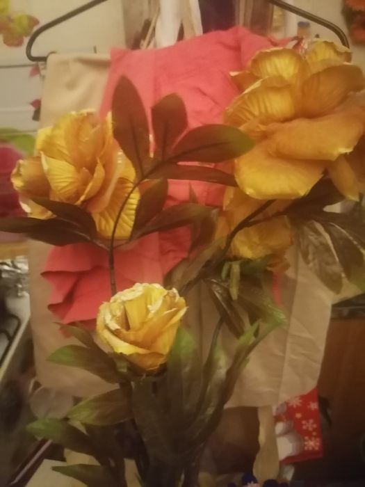 Искусственные розы, ваза бу