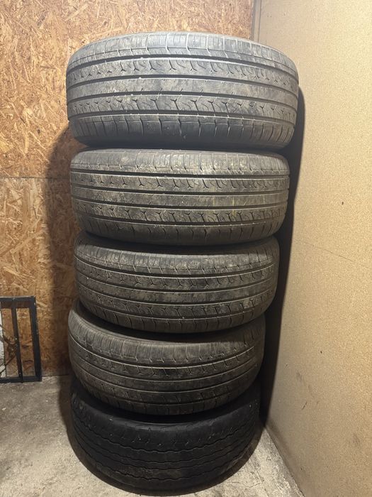 Продам комплект шин вместе с дисками