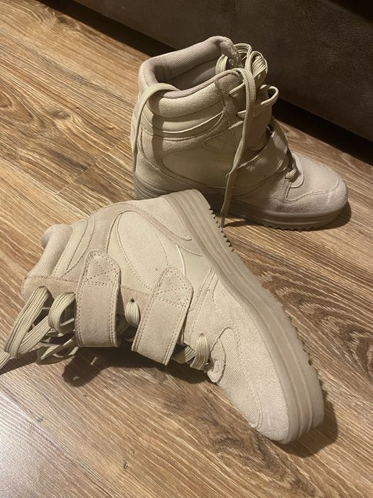 Високи кецове с платформа Bershka