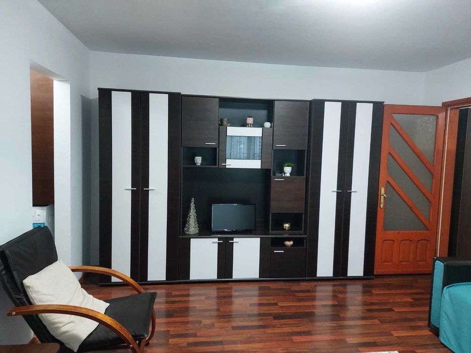 Proprietar, inchiriez apartament 2 camere Rovine, centrala proprie