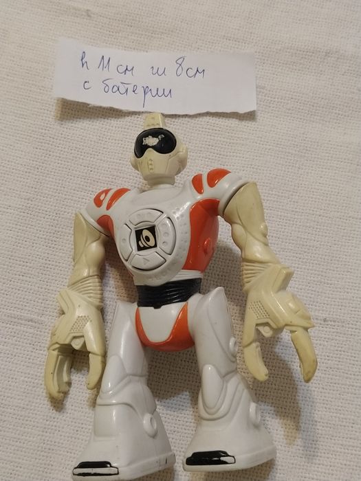 Продавам Нинджи и други фигури