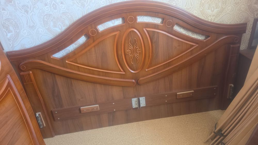 Продается кровать двухспальняя