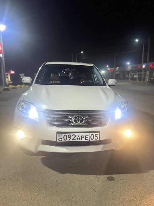 Срочно продается машина Toyota RAV4