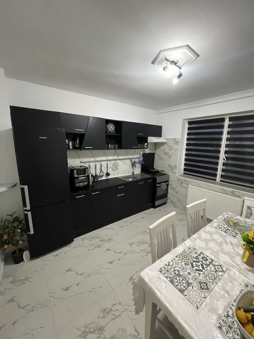 Apartament 3 camere, 2 băi, 2 balcoane + parcare inclusă