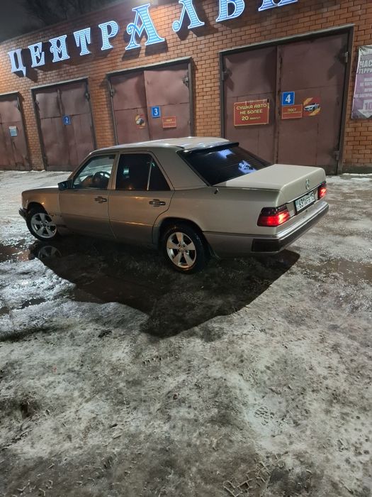 Мерседес 124 260е