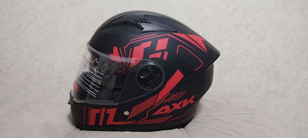 Yangi shlem sotiladi.