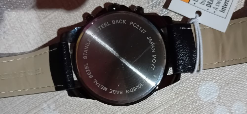 Продавам чисто нов кварцов часовник