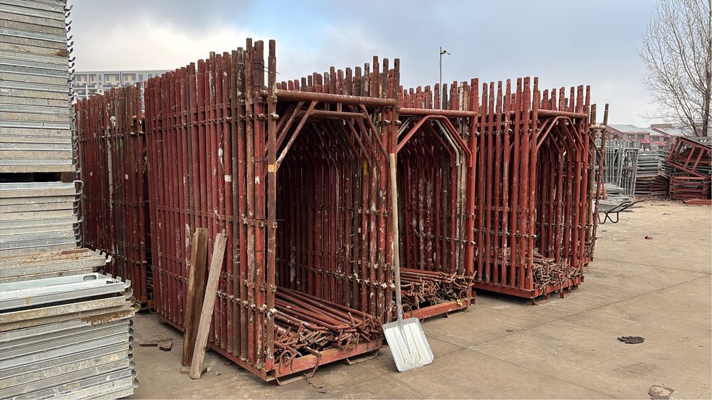 Schela metalică de fațadă – închiriere și montaj