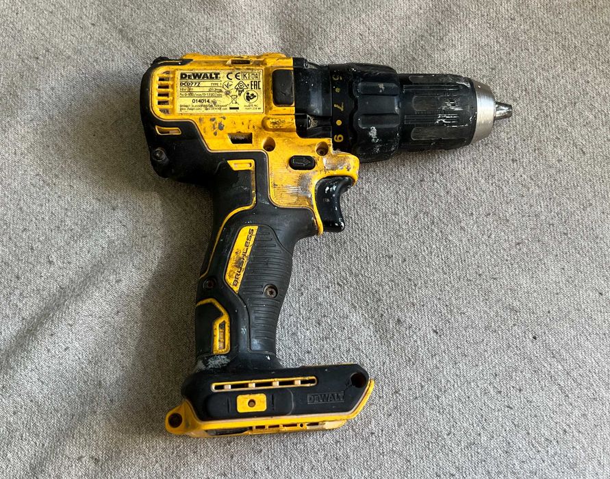 Masina de gaurit si insurubat DEWALT DCD777 brushles - corp