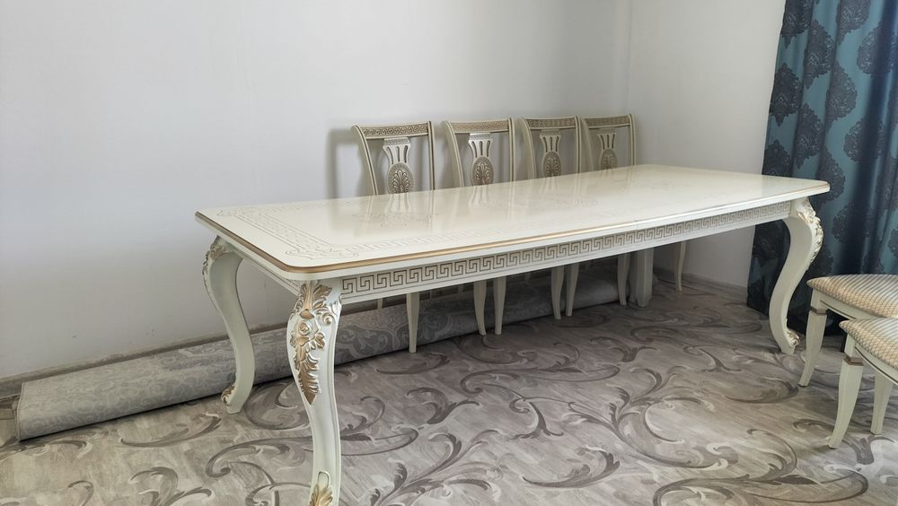 Стол для гостиной